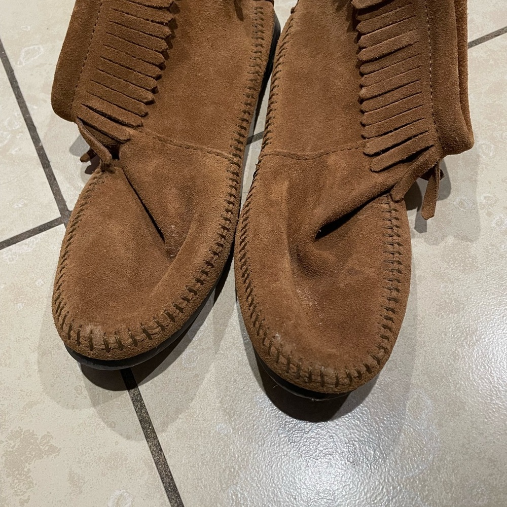 Minnetonka Brown Suede Moccasins with Fringe and zip up size 8.5 women